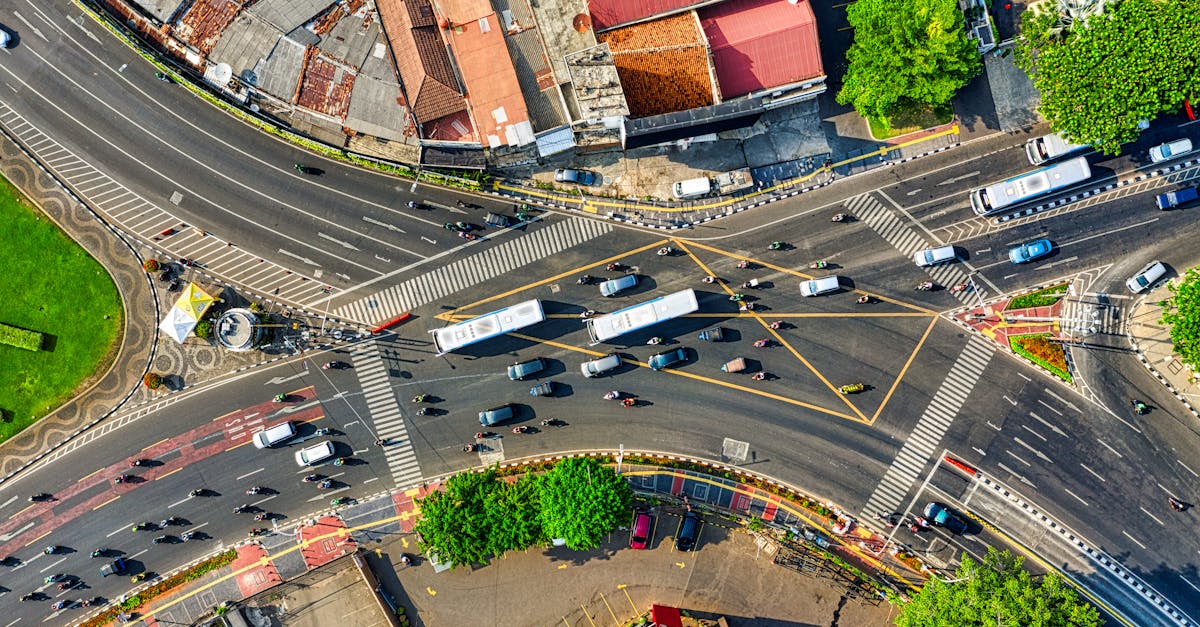 découvrez le concept d'intersection, un point de rencontre entre différentes idées, cultures ou chemins. explorez comment ces points d'interaction influencent notre quotidien et façonnent nos expériences.