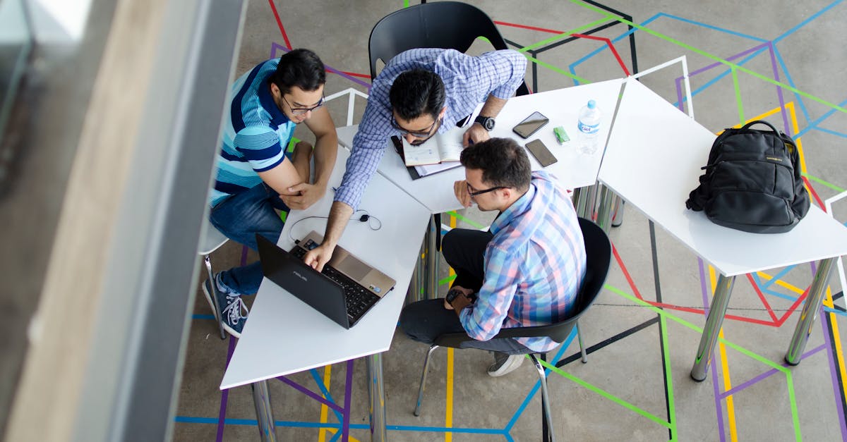 découvrez l'art du networking : développez votre réseau professionnel, établissez des connexions significatives et boostez votre carrière grâce à des stratégies efficaces de réseautage.