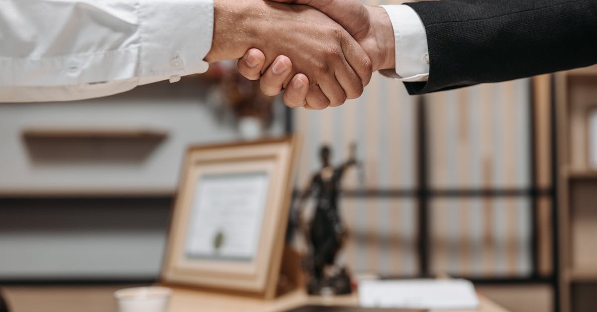 optimisez vos relations clients grâce à un suivi efficace. découvrez nos conseils et outils pour améliorer votre communication et fidéliser vos clients après une vente.