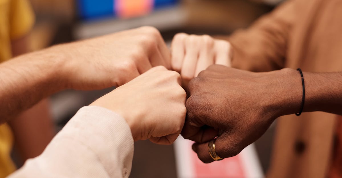 découvrez comment renforcer la confiance au sein de votre équipe grâce à des stratégies efficaces, des conseils pratiques et des exemples inspirants pour booster la collaboration et la performance collective.