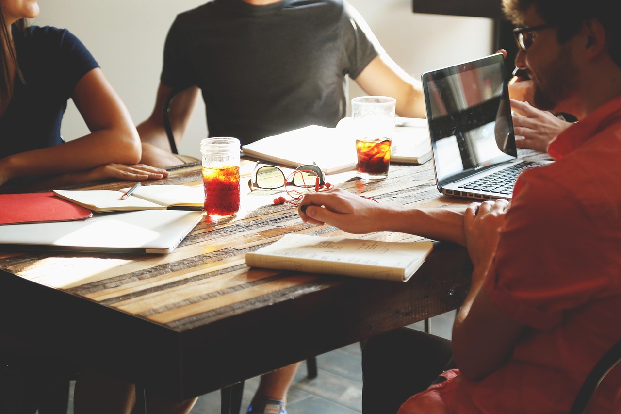 Quelles enseignes sont partenaires avec le CE Randstad en 2025 ?