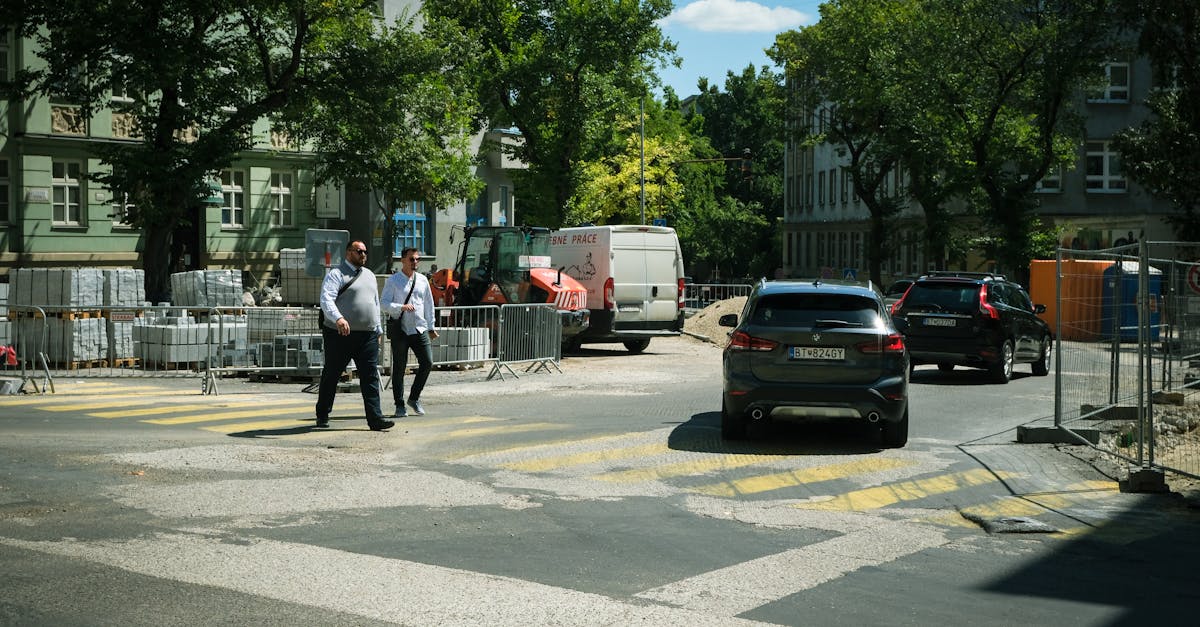 découvrez le concept d'intersection, un lieu où plusieurs chemins se croisent, symbolisant les choix et les rencontres. explorez son importance dans divers domaines tels que la géométrie, le transport et les interactions humaines.