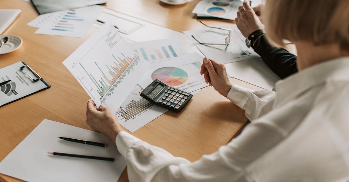 découvrez l'économie collaborative, un modèle innovant qui favorise le partage de ressources et de services entre particuliers. apprenez comment cette approche transforme notre manière de consommer et de créer des liens au sein de la communauté.