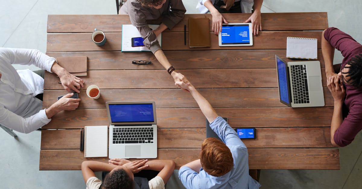 découvrez l'importance de la coopération dans les relations humaines et professionnelles. explorez comment le travail ensemble renforce les liens, améliore la productivité et favorise l'innovation. apprenez des stratégies efficaces pour promouvoir un environnement collaboratif.