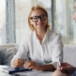 découvrez les clés d'une communication efficace pour améliorer vos relations personnelles et professionnelles. apprenez à écouter activement, à exprimer vos idées clairement et à surmonter les obstacles de la communication pour renforcer vos interactions.