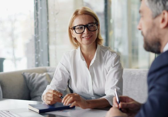 découvrez les clés d'une communication efficace pour améliorer vos relations personnelles et professionnelles. apprenez à écouter activement, à exprimer vos idées clairement et à surmonter les obstacles de la communication pour renforcer vos interactions.