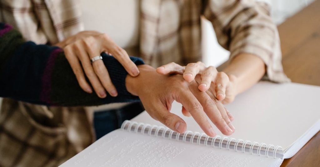 découvrez comment le prospecting empathique peut transformer vos relations commerciales en favorisant la compréhension et l'écoute des besoins de vos clients. apprenez des techniques efficaces pour établir une connexion authentique et augmenter vos chances de conversion.