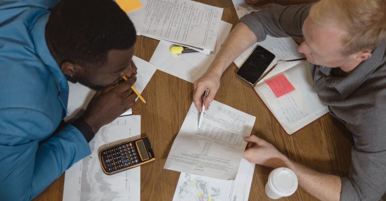 découvrez l'art de la prospection internationale : stratégies efficaces, conseils pratiques et outils incontournables pour développer votre réseau à l'étranger et maximiser vos opportunités commerciales.