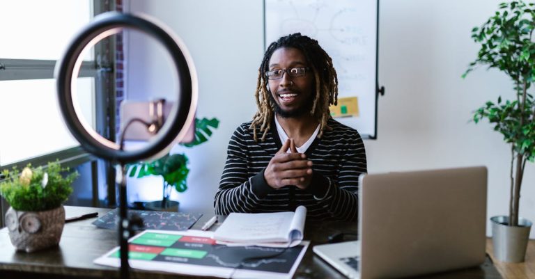 découvrez comment optimiser votre présence en ligne pour attirer davantage de clients. apprenez les meilleures pratiques en matière de marketing numérique, de réseaux sociaux et de création de contenu pour développer votre notoriété sur le web.