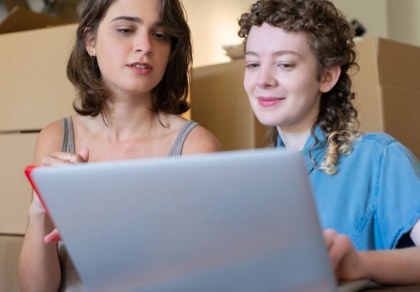 découvrez l'approche du consultative selling, une méthode de vente centrée sur l'écoute active et la compréhension des besoins des clients. apprenez à établir des relations durables et à proposer des solutions sur mesure qui répondent parfaitement aux attentes de vos clients. transformez vos interactions commerciales en véritables conversations consultatives pour maximiser vos résultats.