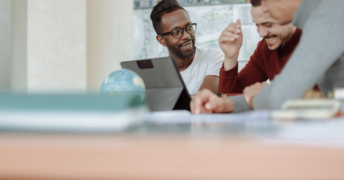 découvrez les clés d'une communication efficace : techniques, stratégies et conseils pratiques pour améliorer vos échanges personnels et professionnels.