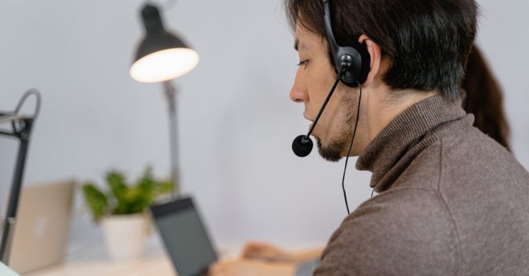découvrez comment optimiser votre communication commerciale pour atteindre vos objectifs. explorez des stratégies efficaces, des conseils pratiques et des techniques de persuasion qui renforceront vos relations clients et stimuleront vos ventes.