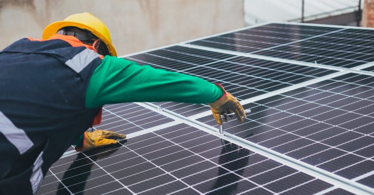 découvrez l'importance de l'efficacité énergétique pour réduire vos factures et minimiser l'impact environnemental. apprenez des astuces pratiques et des solutions innovantes pour optimiser votre consommation d'énergie au quotidien.