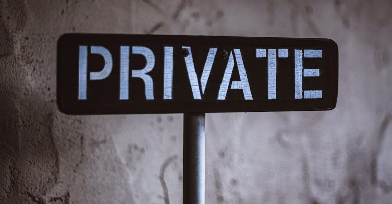 découvrez les secrets de la persuasion et apprenez comment influencer les autres avec efficacité. explorez les techniques psychologiques et les stratégies pour communiquer de manière convaincante dans vos interactions personnelles et professionnelles.