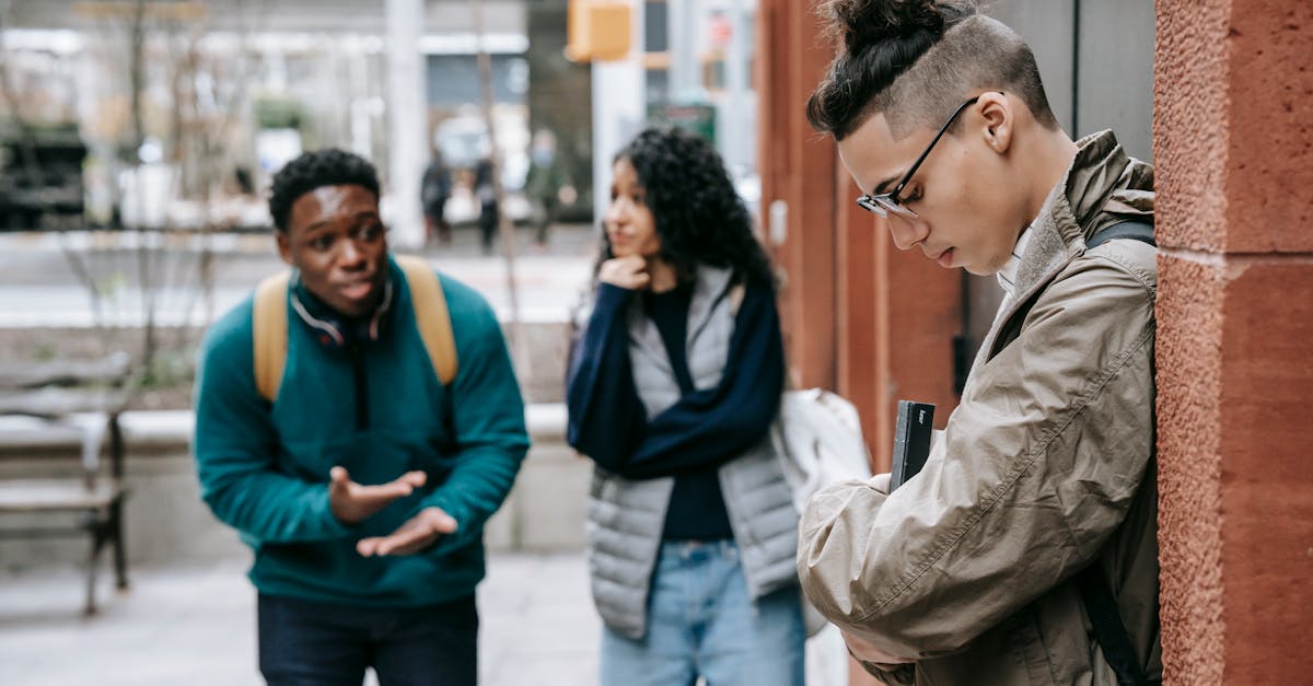 découvrez l'écoute active, une compétence essentielle pour améliorer la communication et renforcer les relations. apprenez les techniques pour écouter vraiment les autres, poser les bonnes questions et répondre de manière empathique, afin de créer des connexions plus profondes et efficaces.
