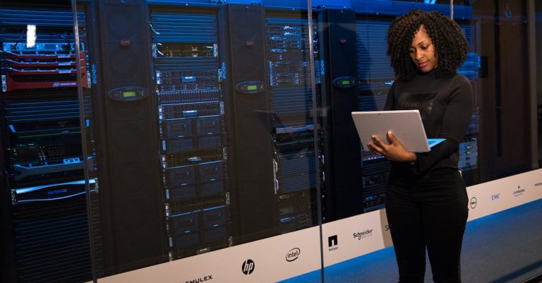 découvrez l'art du networking : établissez des connexions professionnelles, développez votre réseau et boostez votre carrière grâce à des stratégies efficaces et des conseils pratiques.
