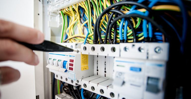 découvrez l'art du networking, une stratégie clé pour développer votre réseau professionnel, établir des connections significatives et booster votre carrière. apprenez les meilleures pratiques pour rencontrer des leaders d'industrie et tirer parti des opportunités.
