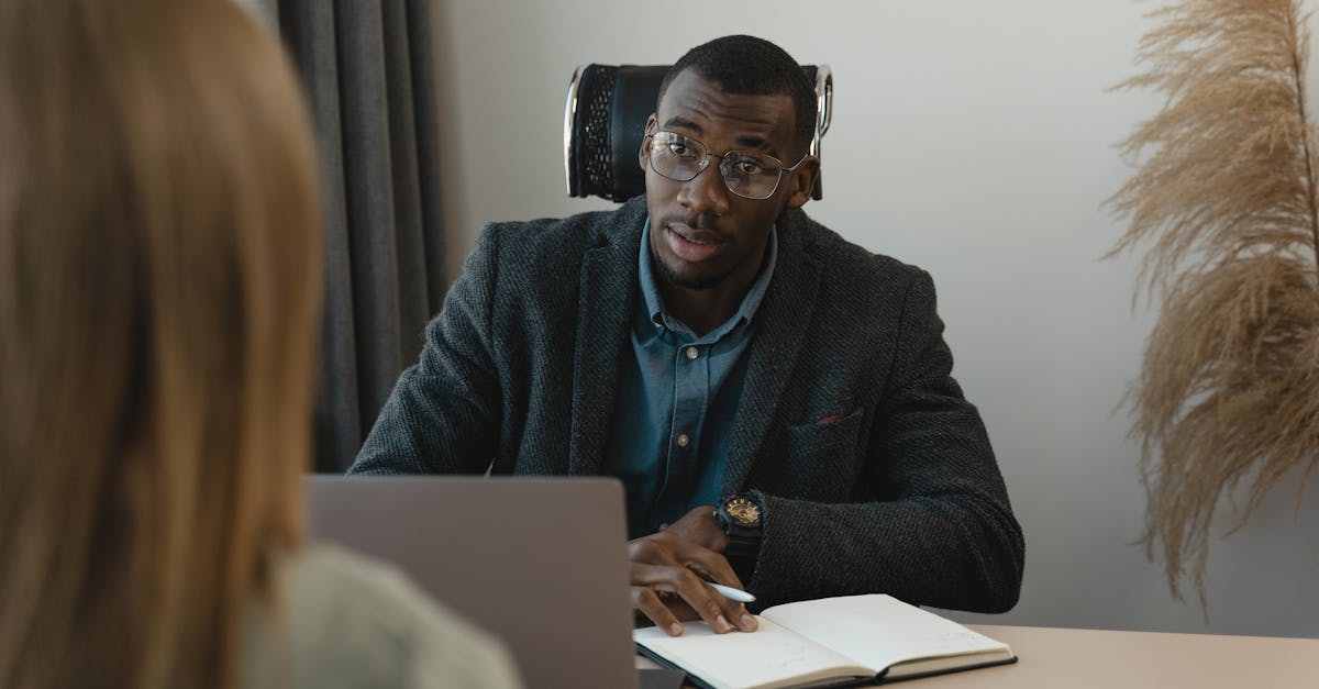 découvrez l'importance du feedback dans le développement personnel et professionnel. apprenez à donner et recevoir des retours constructifs pour améliorer vos compétences et renforcer vos relations.