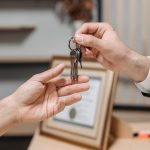 découvrez l'importance du suivi après-vente pour fidéliser vos clients et améliorer votre service. apprenez des stratégies efficaces pour maintenir le contact et maximiser la satisfaction client.
