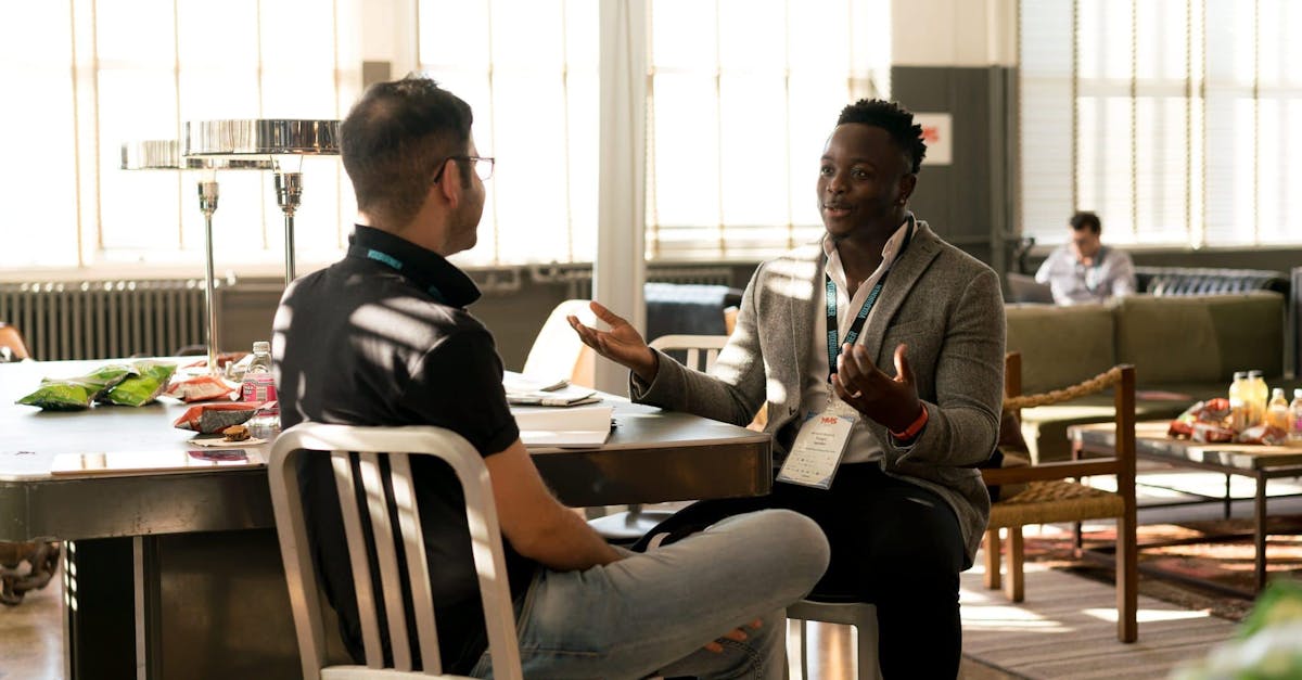 découvrez l'art du networking : établissez des connexions professionnelles solides, échangez des idées inspirantes et boostez votre carrière grâce à des stratégies de réseautage efficaces.