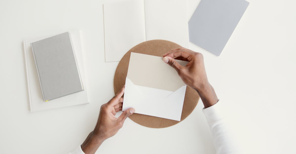 découvrez l'art de la correspondance personnalisée qui transforme chaque message en une expérience unique. que ce soit pour des cartes de vœux, des invitations ou des remerciements, apprenez à créer des communications sur mesure qui laissent une impression mémorable.