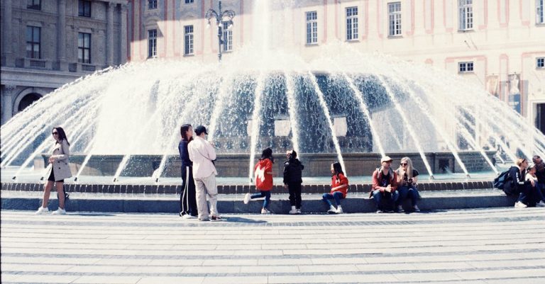 découvrez comment mener un discovery meeting réussi : définition, objectifs, questions essentielles et étapes pour aligner votre offre sur les besoins clients.