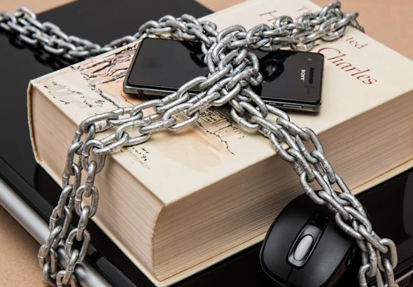 découvrez tout ce qu'il faut savoir sur la propriété intellectuelle : définitions, enjeux, conseils pour protéger vos créations, brevets, droits d’auteur et marques.