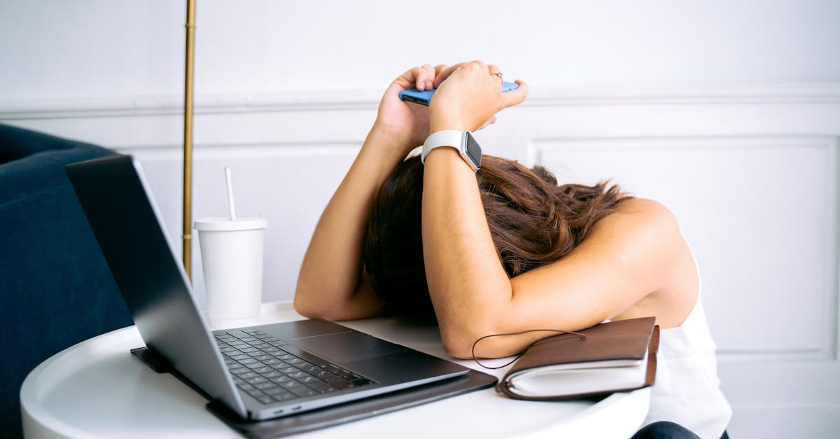 découvrez ce qu'est la procrastination, ses causes, ses effets sur votre vie quotidienne et des conseils pratiques pour y remédier efficacement.