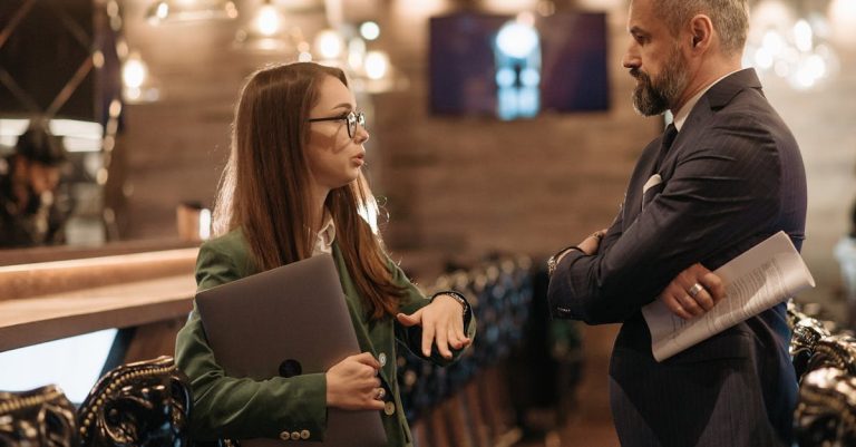 découvrez les clés de la communication stratégique pour renforcer l'image de votre entreprise, coordonner vos messages et atteindre vos objectifs professionnels efficacement.