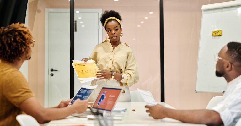 découvrez comment la synergie d’équipe peut renforcer la collaboration, améliorer la performance collective et conduire votre groupe vers le succès grâce à des stratégies simples et efficaces.