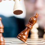 découvrez comment l'intelligence économique (competitive intelligence) permet aux entreprises de surveiller leurs concurrents, d'anticiper les tendances du marché et de prendre des décisions stratégiques éclairées.