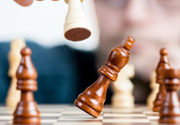 découvrez comment l'intelligence économique (competitive intelligence) permet aux entreprises de surveiller leurs concurrents, d'anticiper les tendances du marché et de prendre des décisions stratégiques éclairées.