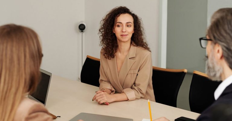 découvrez les clés du decision-making : méthodes, conseils et outils pour prendre des décisions efficaces en entreprise ou dans votre vie personnelle.