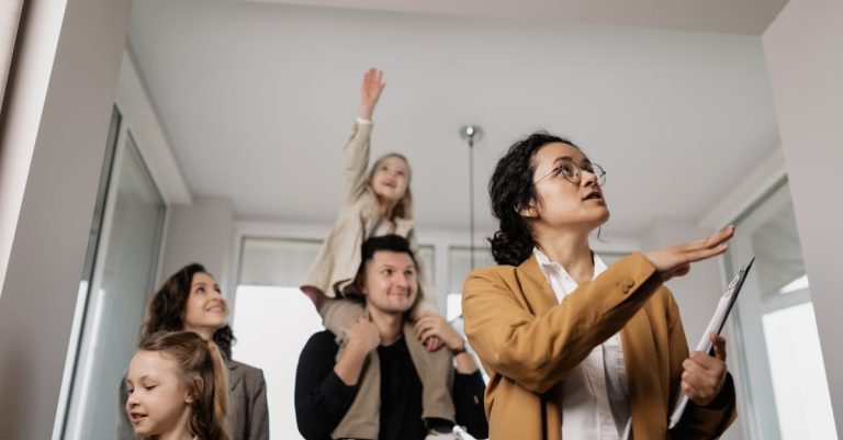 découvrez les meilleures stratégies et outils pour réussir votre prospection commerciale, attirer de nouveaux clients et développer efficacement votre activité.